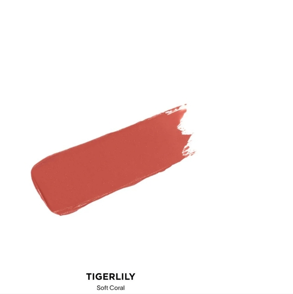 Hourglass Unlocked Satin Lipstick 330 - Picture 6 of 7